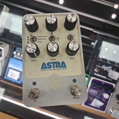 ギター Universal Audio Astra Universal Audio Astra Modulation Machine: Demo and Review (why it